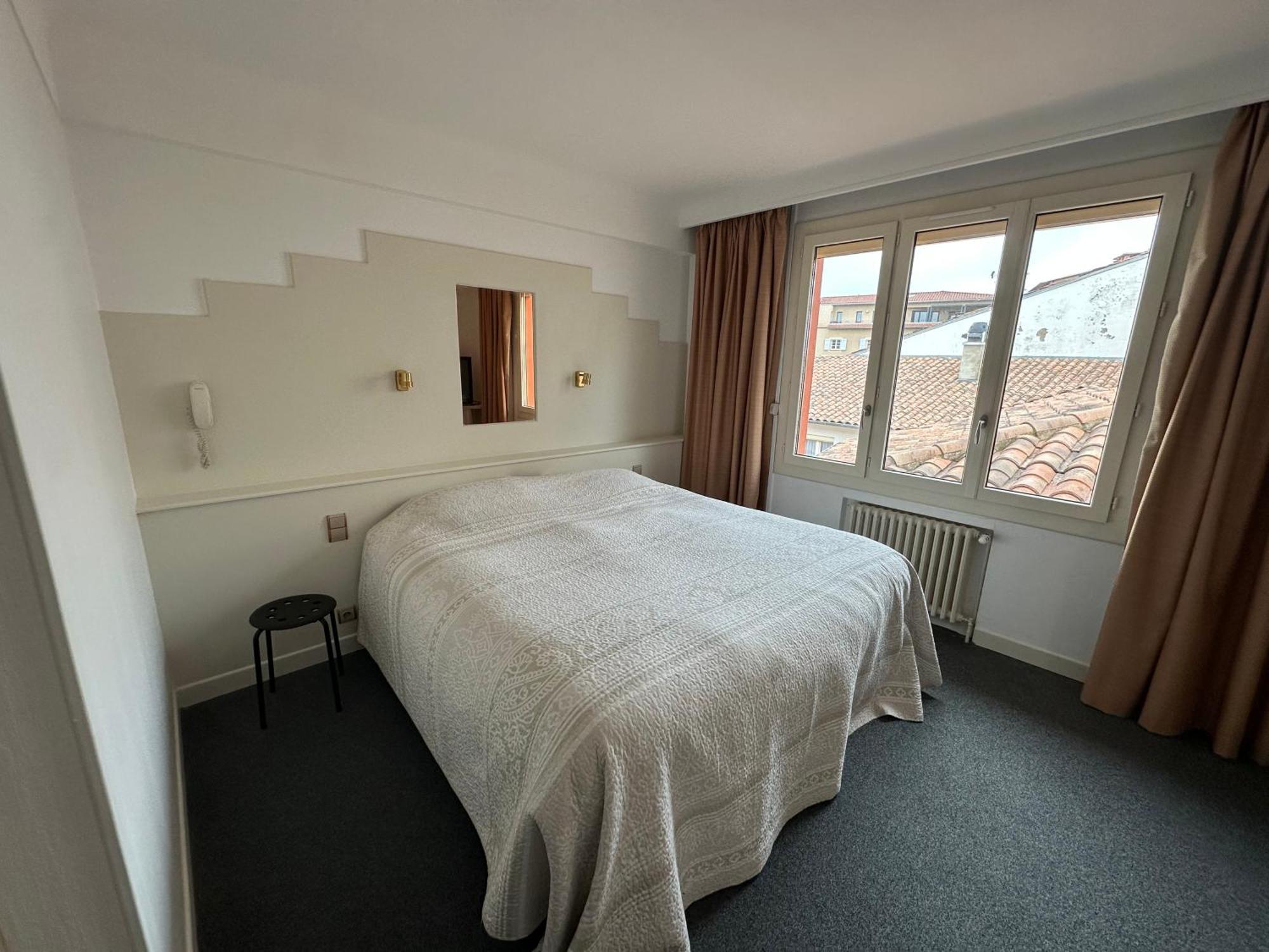 Hotel Chiffre Albi Quarto foto