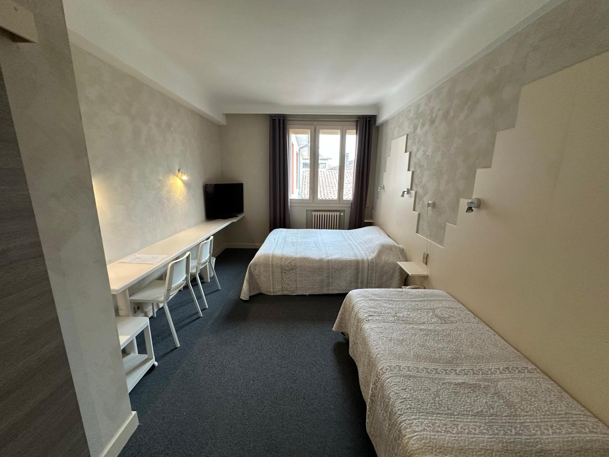 Hotel Chiffre Albi Quarto foto