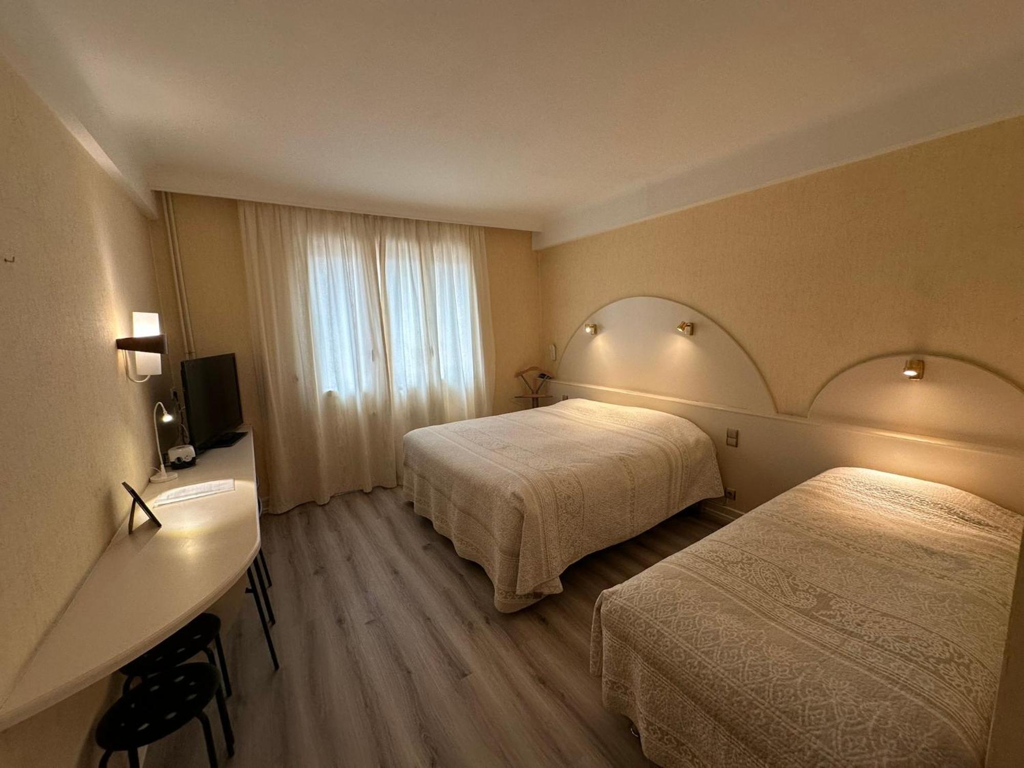 Hotel Chiffre Albi Quarto foto